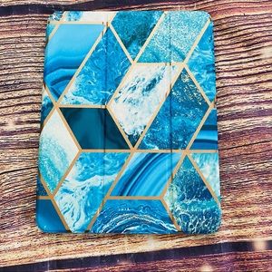 New Cosmo IPad case. Trifold with built in screen protector.